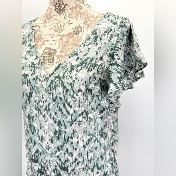 LIVERPOOL Green and white abstract print flutter sleeve V neck top size S. - Picture 2 of 13